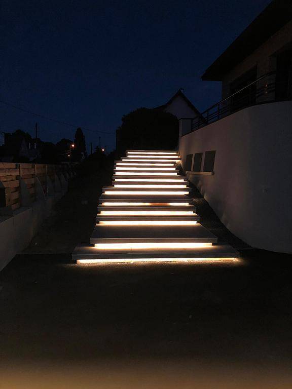 escalier maison nuit